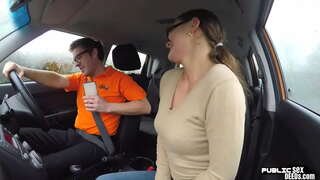 European nga mga bata giiyot gikan sa luyo sa iyang dalan magtutudlo