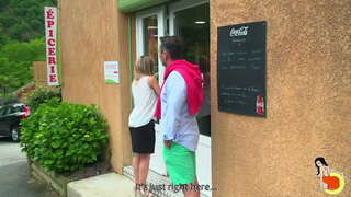 Σέξι Tiffany Leiddi παίρνει hardfucked με ένα σκληρό κρουνός τύπος