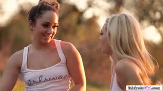 Lesbiene datele de drept blonda apoi jante si linge pasarica ei