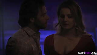 Σέξι μωρό μου Ελίζα Παραμονές αφήνοντας την ώριμη stud ώθησης γλυκό muffin με τον δονητή