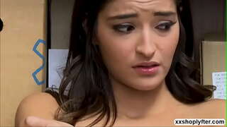 Horny Úradník konečne dostane šancu kurva Emily Willis sa v doggy