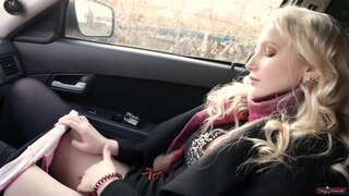 ���ማሪ ቅድሚያ በመስጠት መገለጫዎ ጋር መልሳ cums በኋላ masturbating መጠቀም pussy.