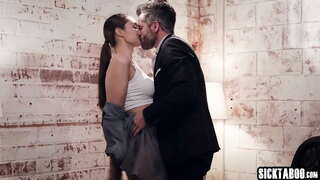 MILF Sexy Bella Rolland tem fodido tão dura e profunda, e ela gostou tanto