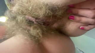 Danse med hairy pussy amatør