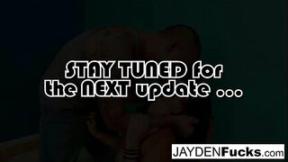 Bruneta fierbinte se fute prietenul ei