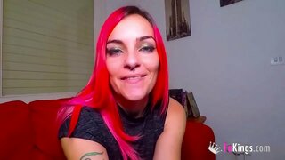 Ma olen Sarita, ja ma teen oma BF KÄSI/FOOTJOB TA EI UNUSTA...