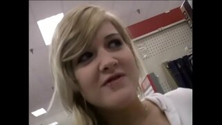 Init nga puangod nahigugma sa nagkinahanglan sa dako nga dick diha sa iyang baba