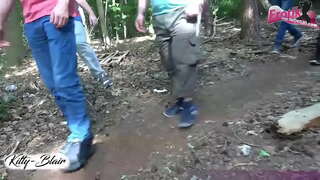 Německý cum venkovní dospívající kurva v skupinový sex