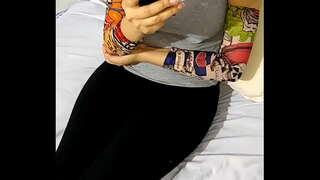 La celebración de la navidad. La hermana follada hardcore dando la mejor mamada a él